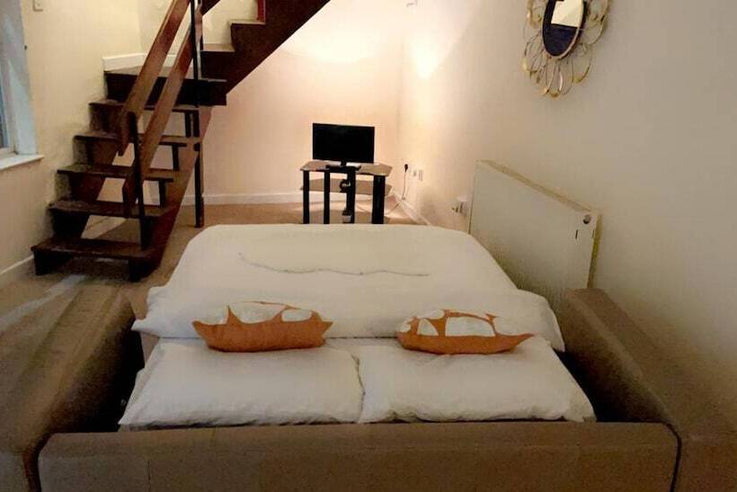 Residenza Impeccable 1 Bed House In Pontefract