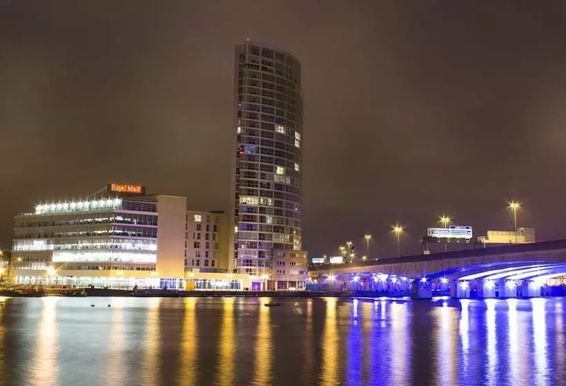 اقامتگاه Modern Home In Belfast, Office, Parking, Wifi