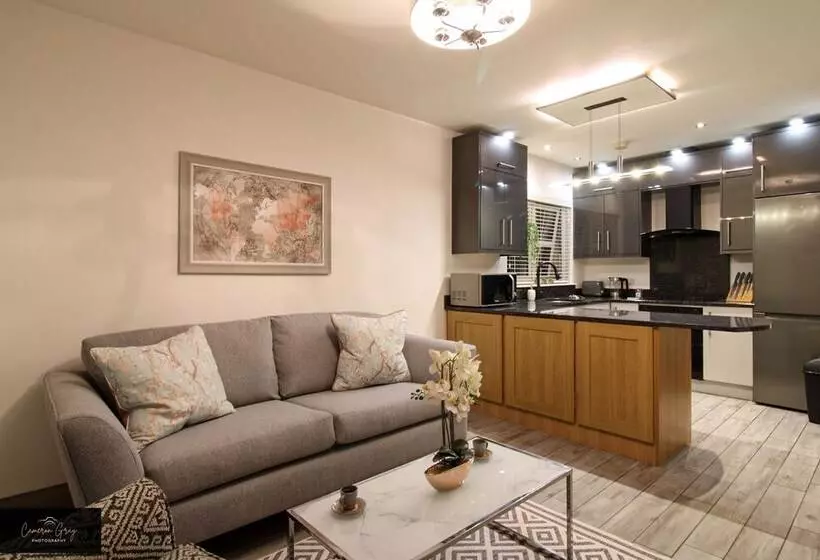 اقامتگاه Modern Home In Belfast, Office, Parking, Wifi