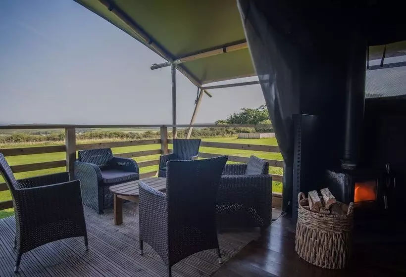 Lomakeskus Worms Head Glamping Tent   Llangennith