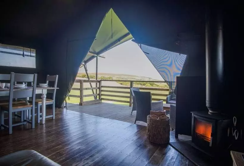 Lomakeskus Worms Head Glamping Tent   Llangennith