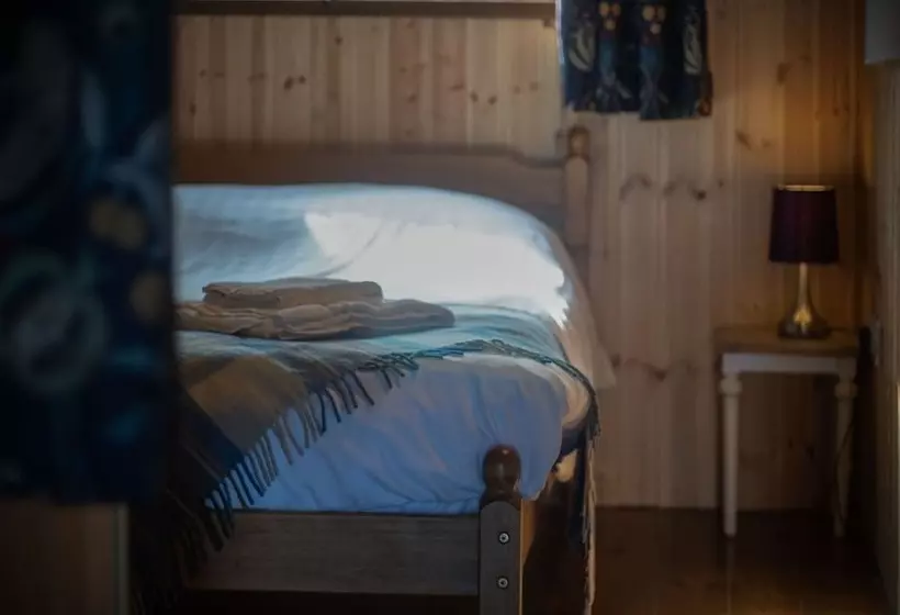 Lomakeskus Worms Head Glamping Tent   Llangennith