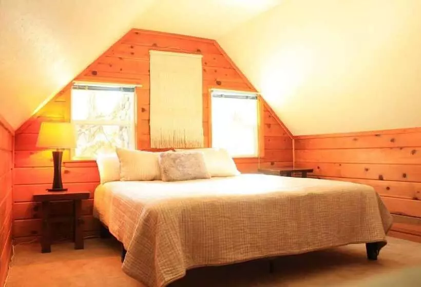 Aster By Avantstay Classic Kings Beach Cottage In The Of North Shore