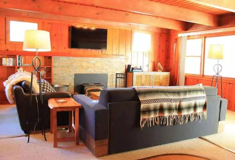 Aster By Avantstay Classic Kings Beach Cottage In The Of North Shore
