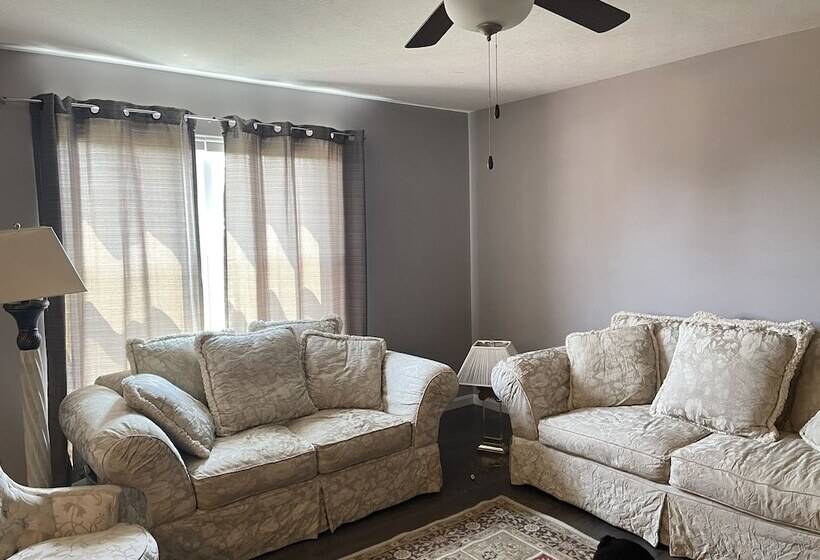 צימר West Chester Gallery