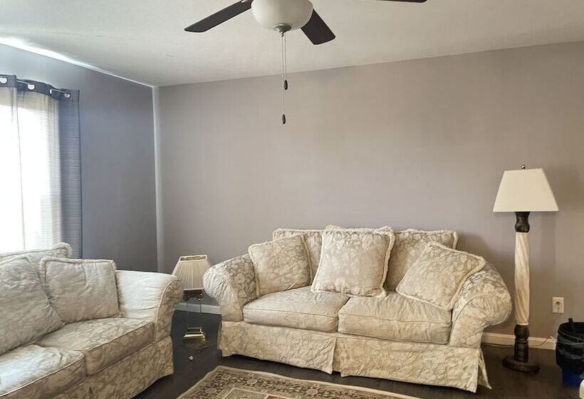 צימר West Chester Gallery