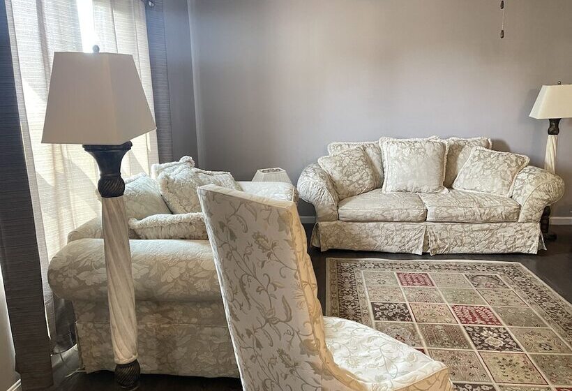 צימר West Chester Gallery