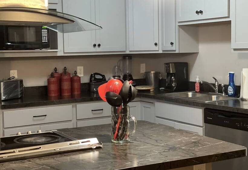 צימר West Chester Gallery