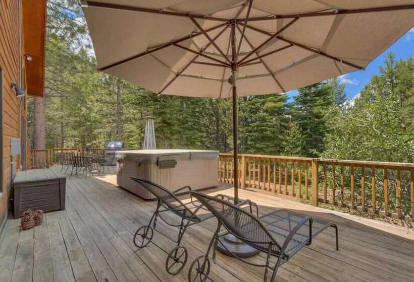 Black Bear By Avantstay Spacious Viking Lodge In Tahoe Donner W/ Game Room & Hot Tub!