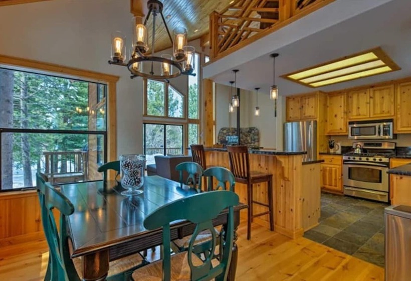 Black Bear By Avantstay Spacious Viking Lodge In Tahoe Donner W/ Game Room & Hot Tub!