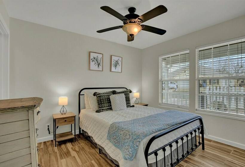 Charming Cottagehot Tub And Grill3 Min To Main!