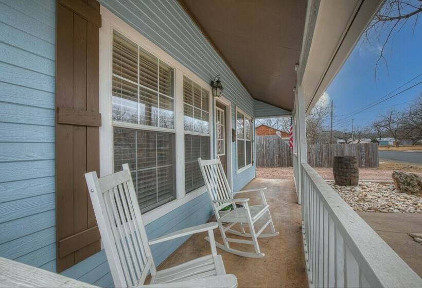 Charming Cottagehot Tub And Grill3 Min To Main!