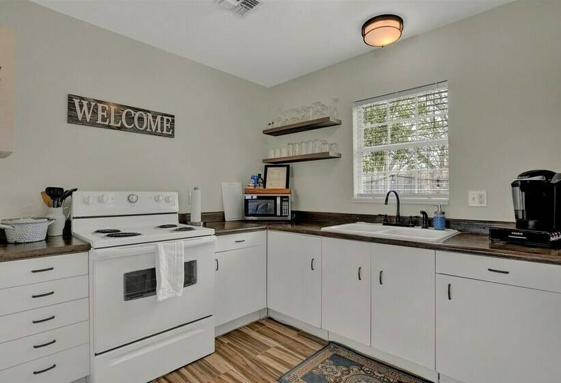 Charming Cottagehot Tub And Grill3 Min To Main!