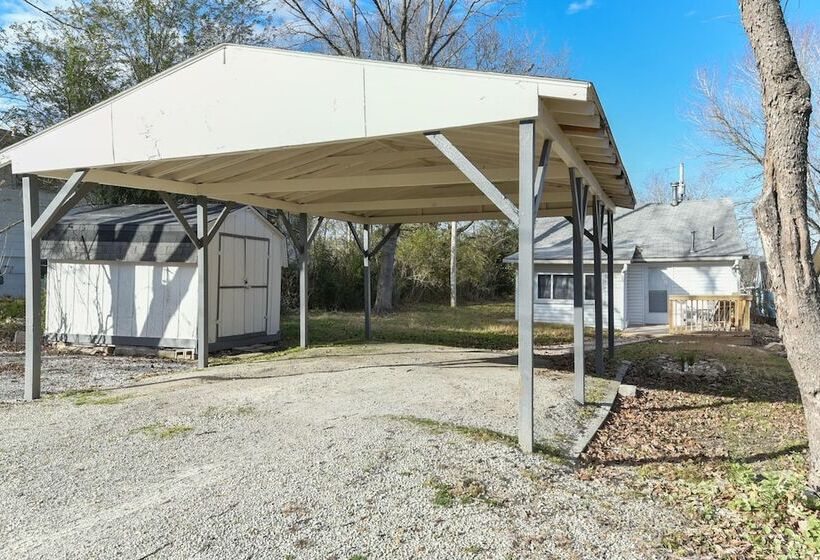 Downtown House  In Historic Branson   Awesome Location!! Discounted Rates!!