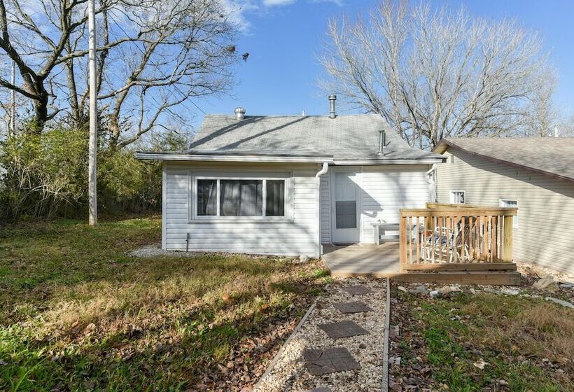 Downtown House  In Historic Branson   Awesome Location!! Discounted Rates!!