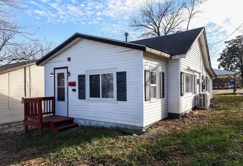 Downtown House  In Historic Branson   Awesome Location!! Discounted Rates!!