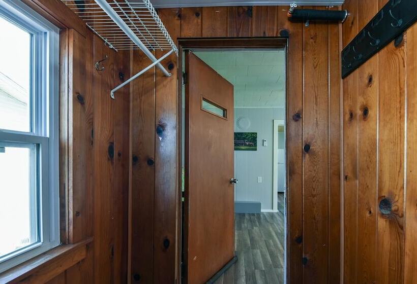 Downtown House  In Historic Branson   Awesome Location!! Discounted Rates!!