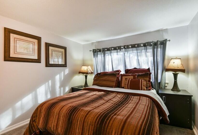 Downtown House  In Historic Branson   Awesome Location!! Discounted Rates!!