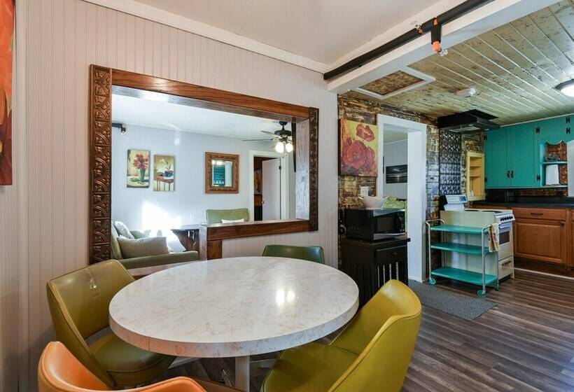 Downtown House  In Historic Branson   Awesome Location!! Discounted Rates!!