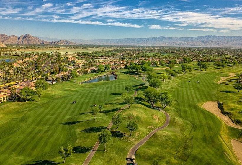 Firefly By Avantstay Spacious Backyard W/ Pool& Hot Tub!