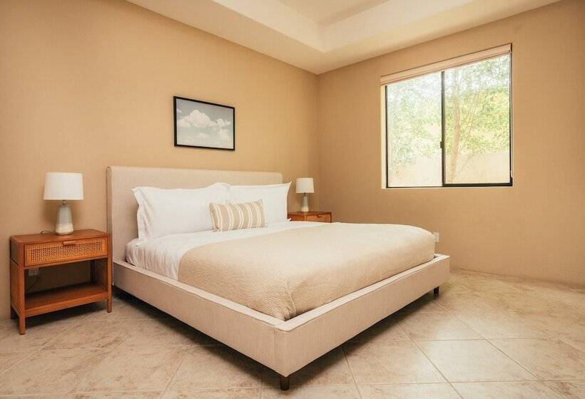 Firefly By Avantstay Spacious Backyard W/ Pool& Hot Tub!