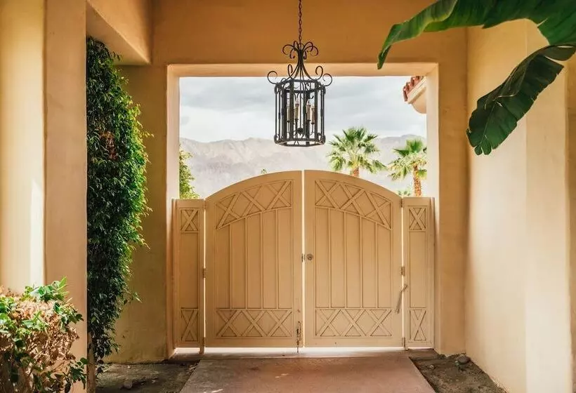 Firefly By Avantstay Spacious Backyard W/ Pool& Hot Tub!