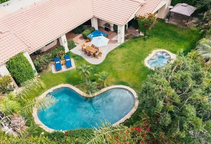 Firefly By Avantstay Spacious Backyard W/ Pool& Hot Tub!