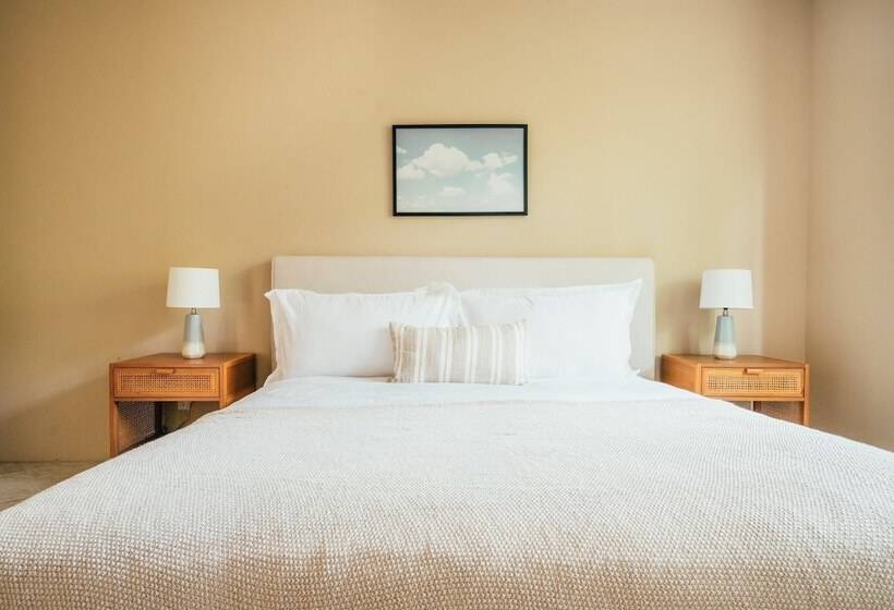 Firefly By Avantstay Spacious Backyard W/ Pool& Hot Tub!