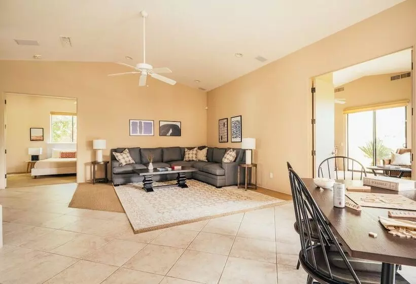 Firefly By Avantstay Spacious Backyard W/ Pool& Hot Tub!