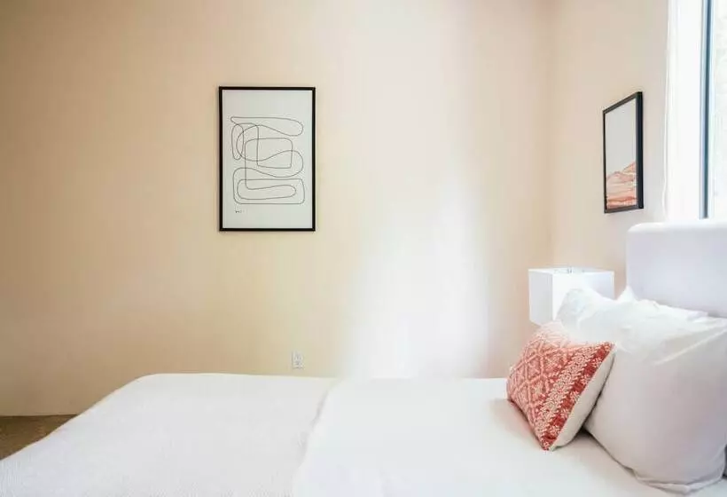 Firefly By Avantstay Spacious Backyard W/ Pool& Hot Tub!