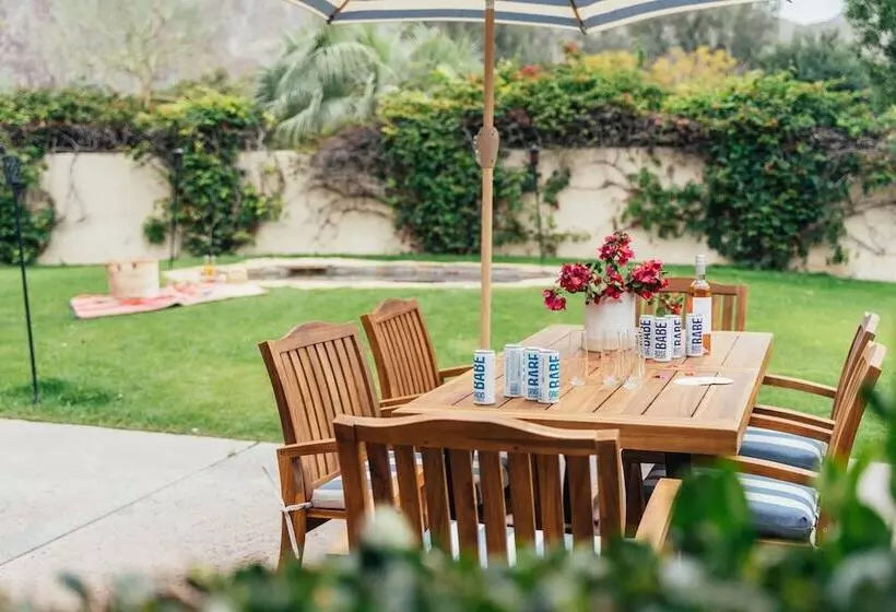 Firefly By Avantstay Spacious Backyard W/ Pool& Hot Tub!