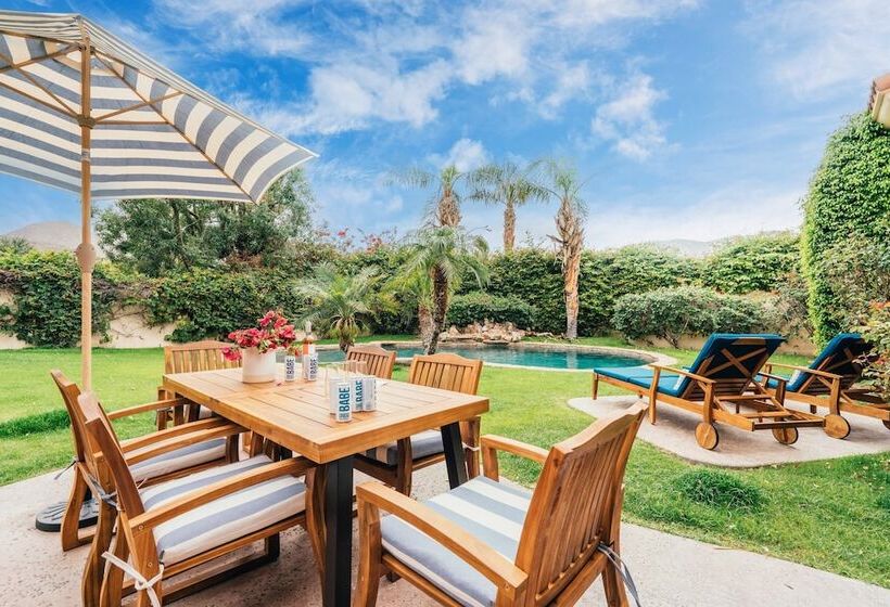 Firefly By Avantstay Spacious Backyard W/ Pool& Hot Tub!