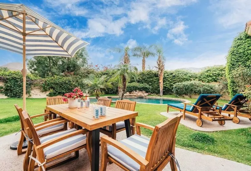 Firefly By Avantstay Spacious Backyard W/ Pool& Hot Tub!