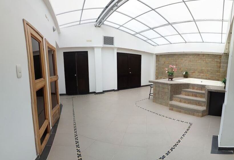 فندق Andinos Plaza