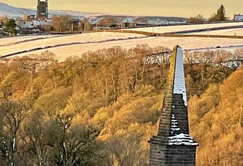 Hotelli Inviting 4 Berth Caravan In Hebden Bridge