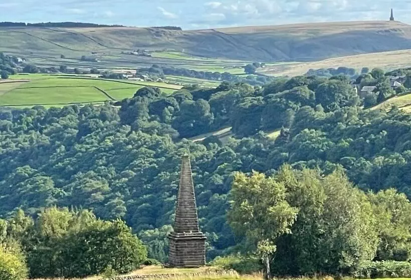 Hotelli Inviting 4 Berth Caravan In Hebden Bridge