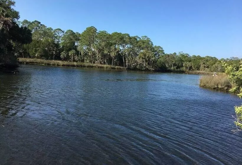 Hotelli Neptune S Grotto Waterfront Retreat