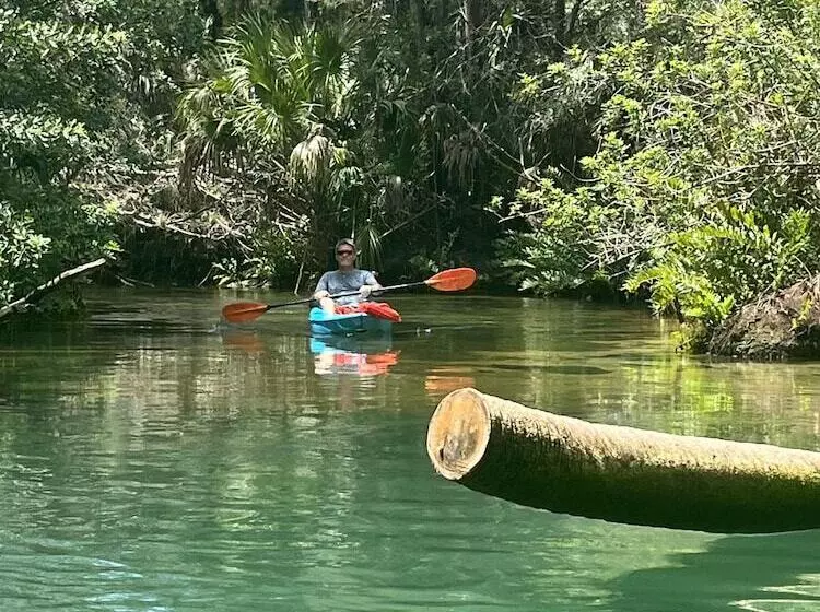 Hotelli Neptune S Grotto Waterfront Retreat