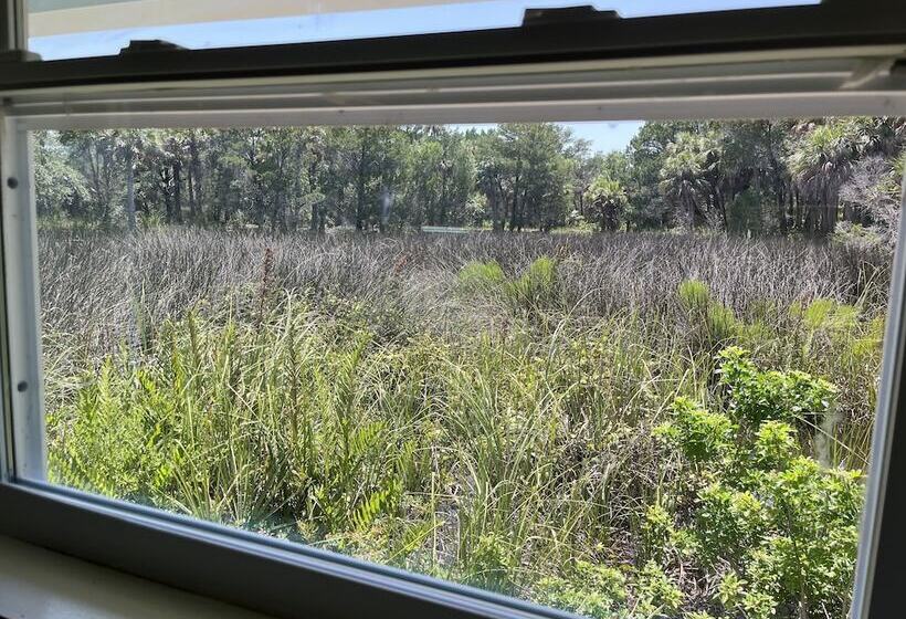 בית מלון כפרי Neptune S Grotto Waterfront Retreat