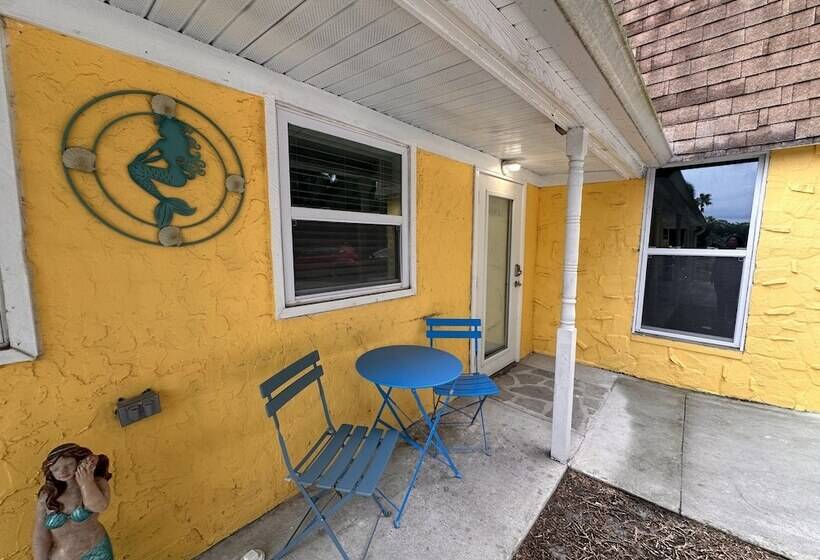 בית מלון כפרי Neptune S Grotto Waterfront Retreat