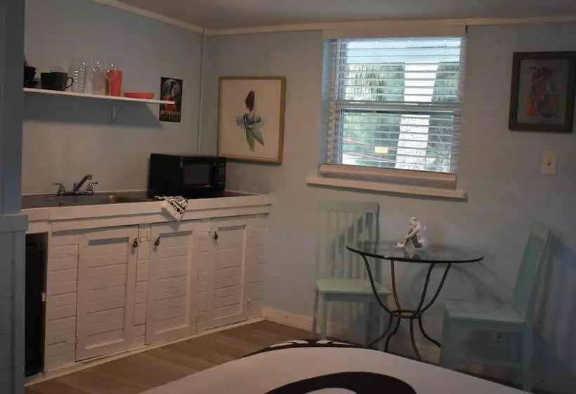 Hotelli Neptune S Grotto Waterfront Retreat