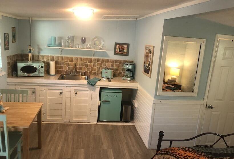 בית מלון כפרי Neptune S Grotto Waterfront Retreat