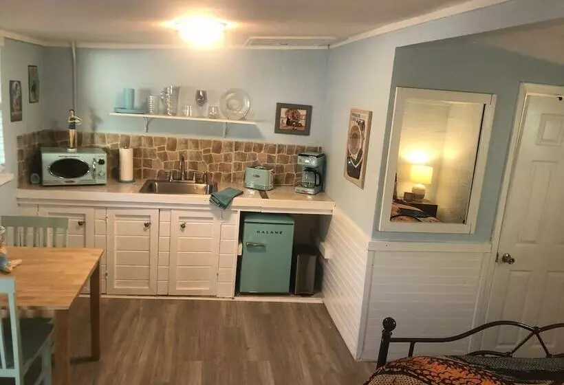 Hotelli Neptune S Grotto Waterfront Retreat