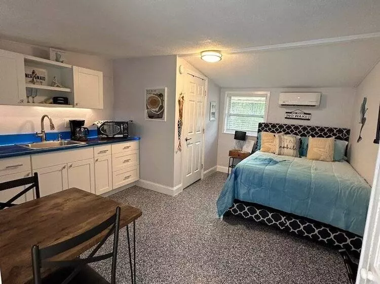 Hotelli Neptune S Grotto Waterfront Retreat