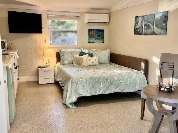 Hotelli Neptune S Grotto Waterfront Retreat