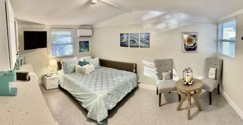 Hotelli Neptune S Grotto Waterfront Retreat