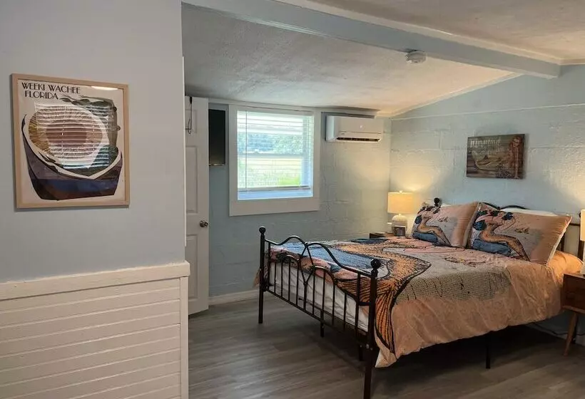 Hotelli Neptune S Grotto Waterfront Retreat