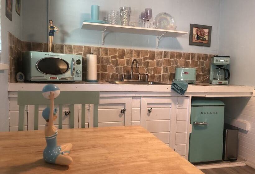 בית מלון כפרי Neptune S Grotto Waterfront Retreat