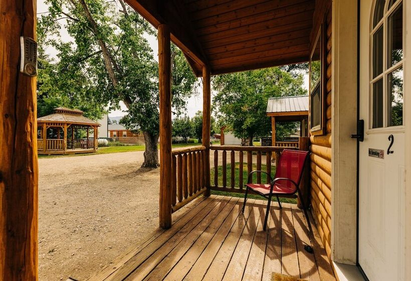 Отель Shire Valley Cabins, Charming Dayton Retreat