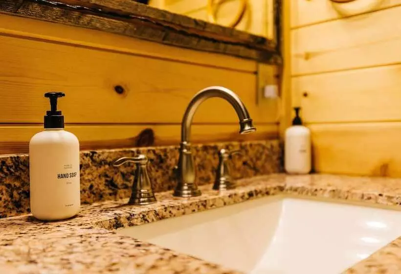 Hotelli Shire Valley Cabins, Charming Dayton Retreat